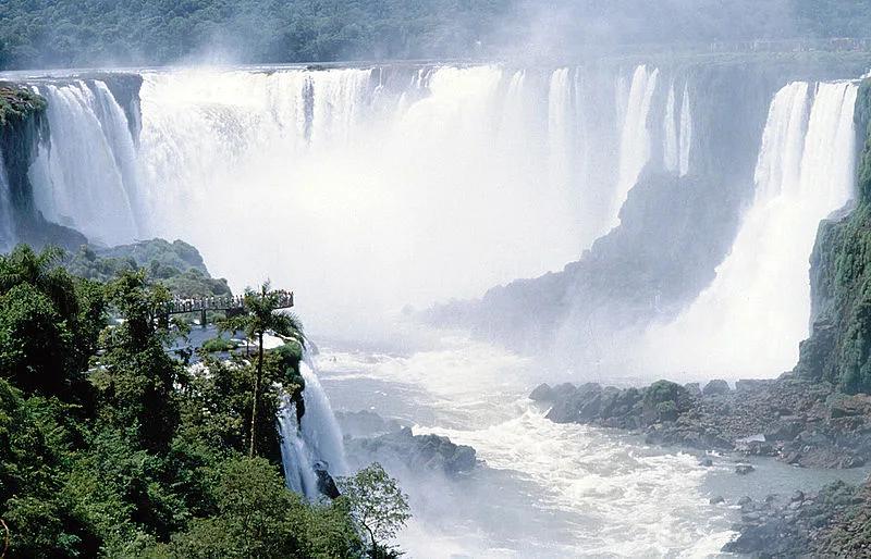 800px_iguacu-002.jpg